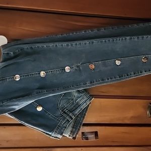 BRAND NEW....Womens denim jeans. Detailed buttons in the front. Side slits